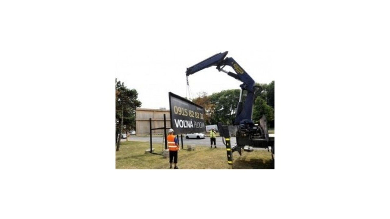 Bratislava odstraňuje čierne bilbordy zo svojich pozemkov