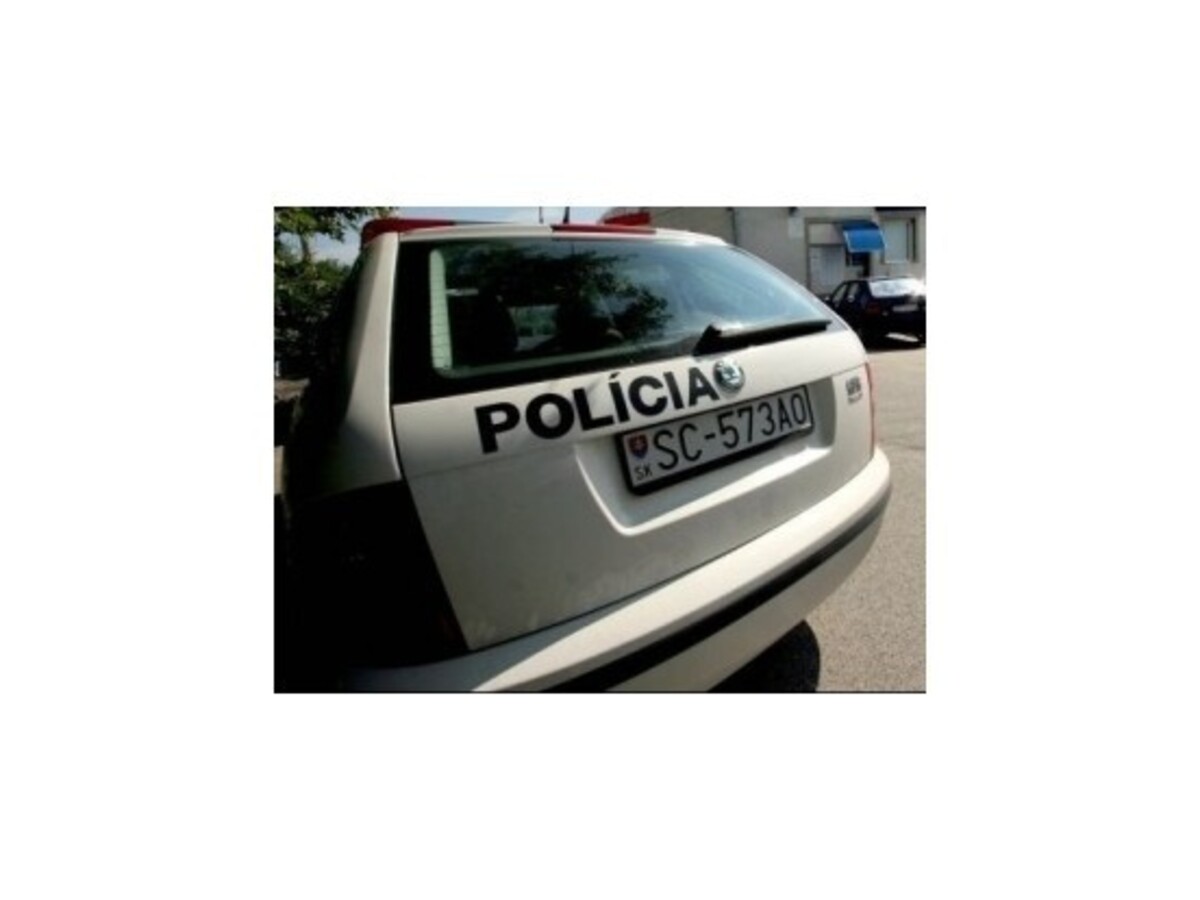 Polícia hľadá vodiča, ktorý zrazil dve chodkyne a ušiel