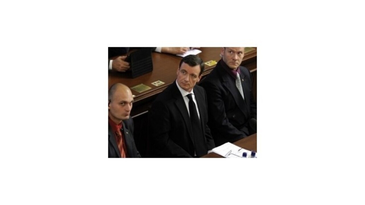 Poslanci vydali Ratha na ďalšie stíhanie