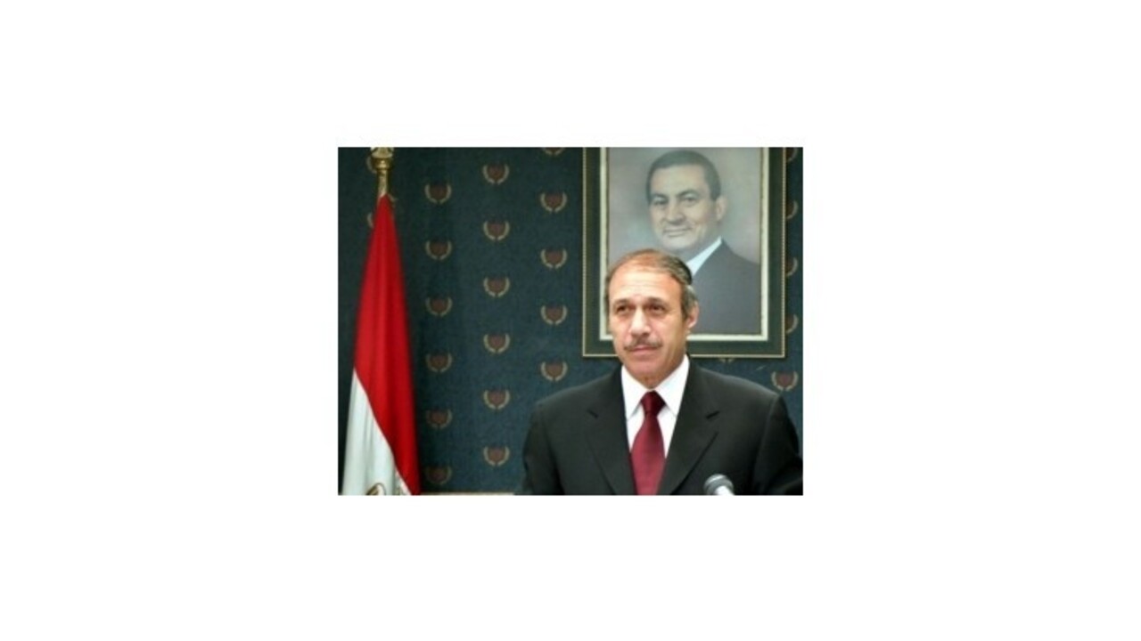 Bývalého egyptského premiéra poslali na tri roky do väzenia