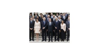 Hollande pripravil najtvrdší rozpočet za 30 rokov