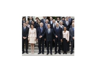 Hollande pripravil najtvrdší rozpočet za 30 rokov