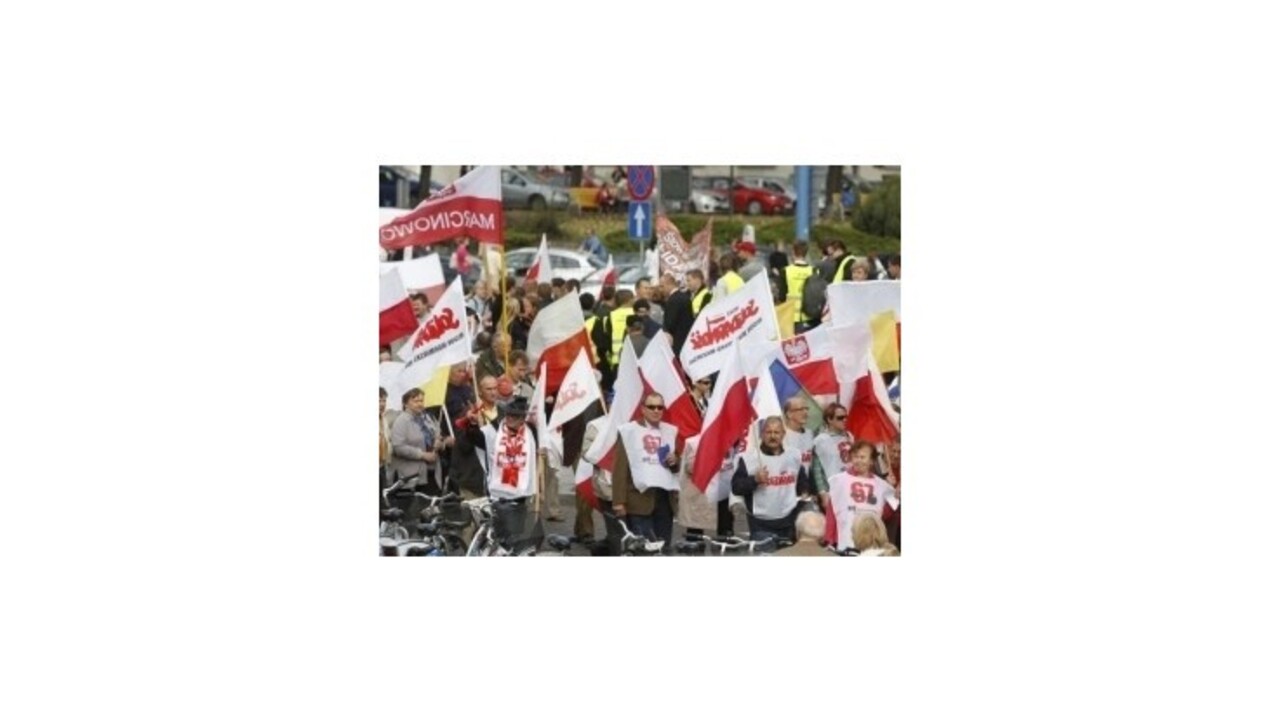 Proti Tuskovej vláde vo Varšave demonštrovalo 100-tisíc ľudí