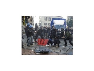 Protesty školákov v Taliansku prerástli do výtržností