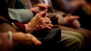 dôchodkyňa dôchodok penzia staroba ruky (SITA)