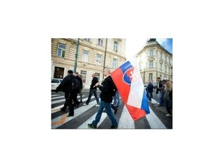V Bratislave sa pochodovalo za slušný život, sprievod sa na hrad nedostal