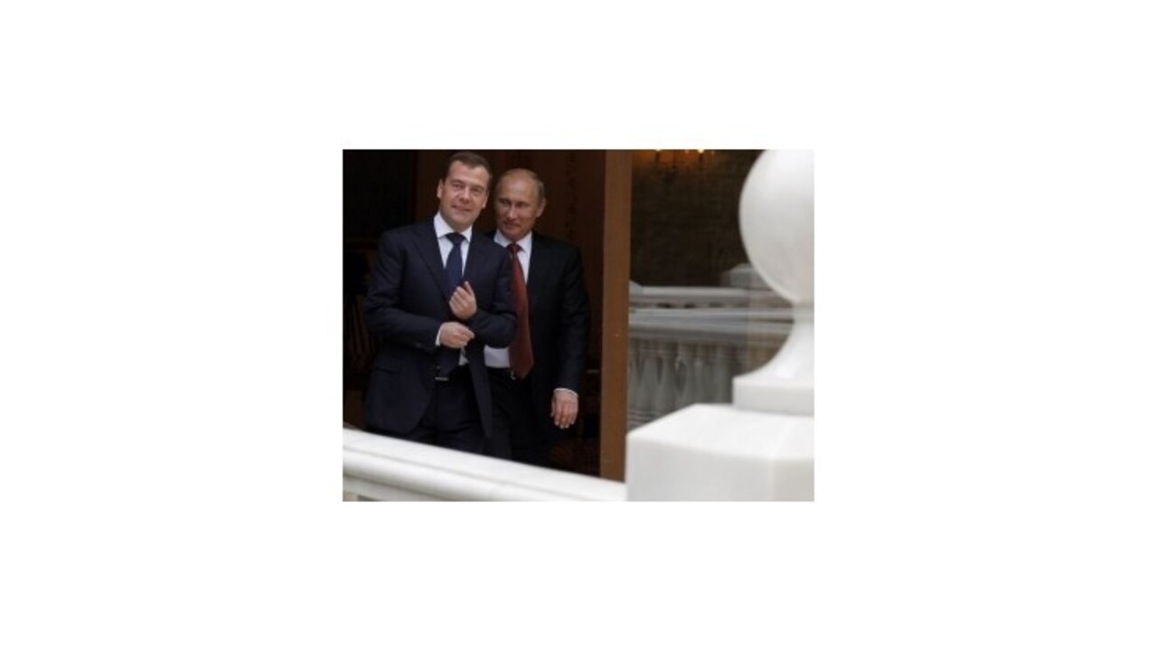 Putin a Medvedev sa budú presúvať výlučne vrtuľníkmi