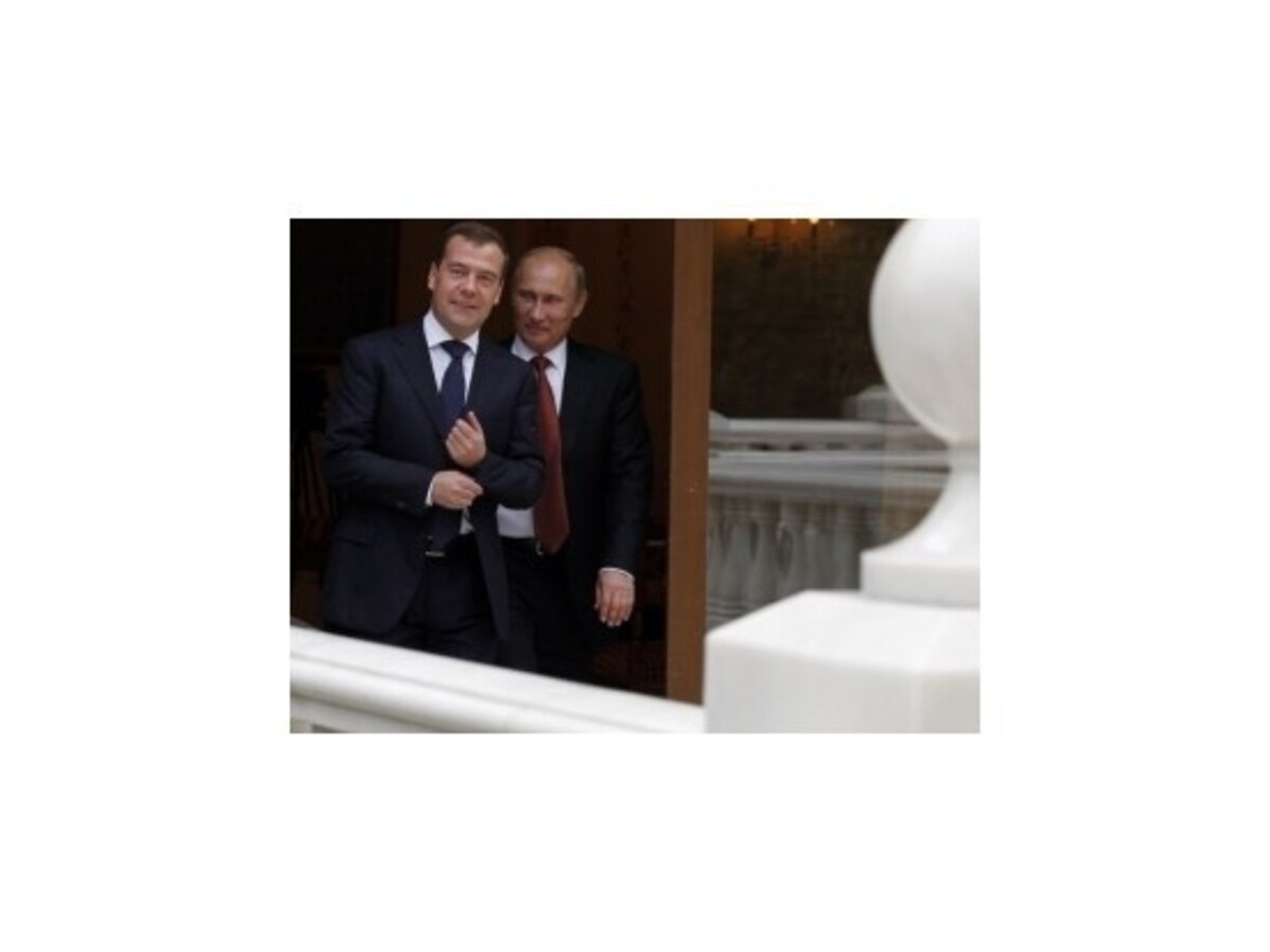 Putin a Medvedev sa budú presúvať výlučne vrtuľníkmi