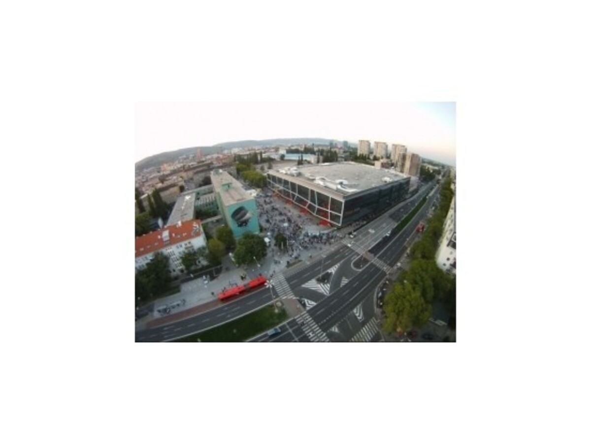 Bombu na zimnom štadióne nahlásila 29-ročná žena