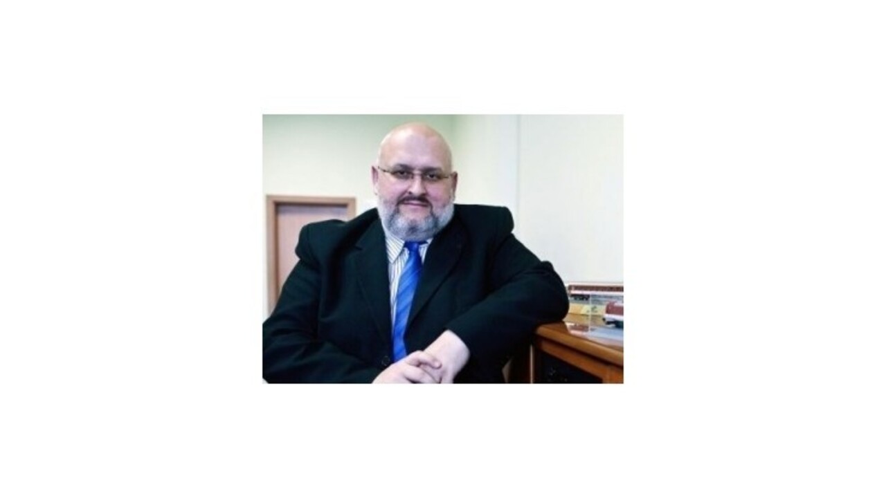 Bývalý šéf železníc rozdal desaťtisíce zo zlatého padáku