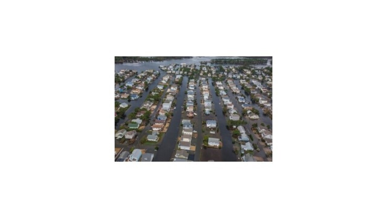 Amerika bojuje so záplavami a počíta miliardové škody