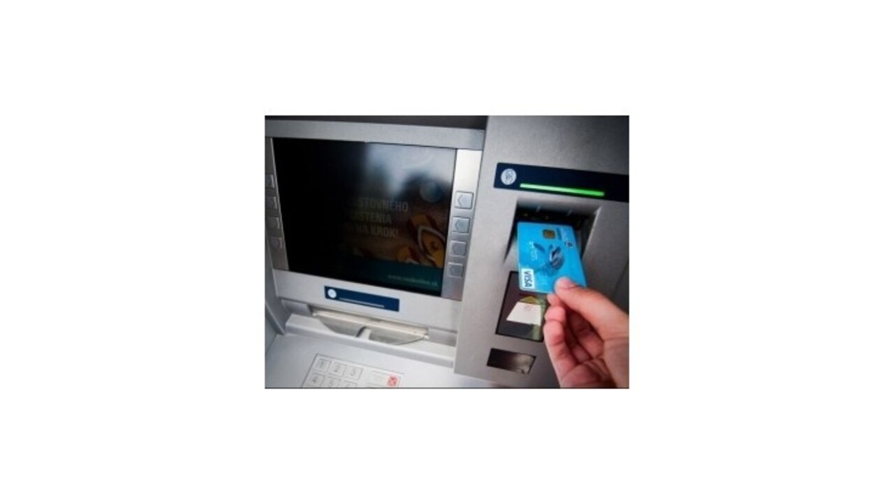 Spotrebiteľské Centrum sa chystá na banky pre úverové poplatky