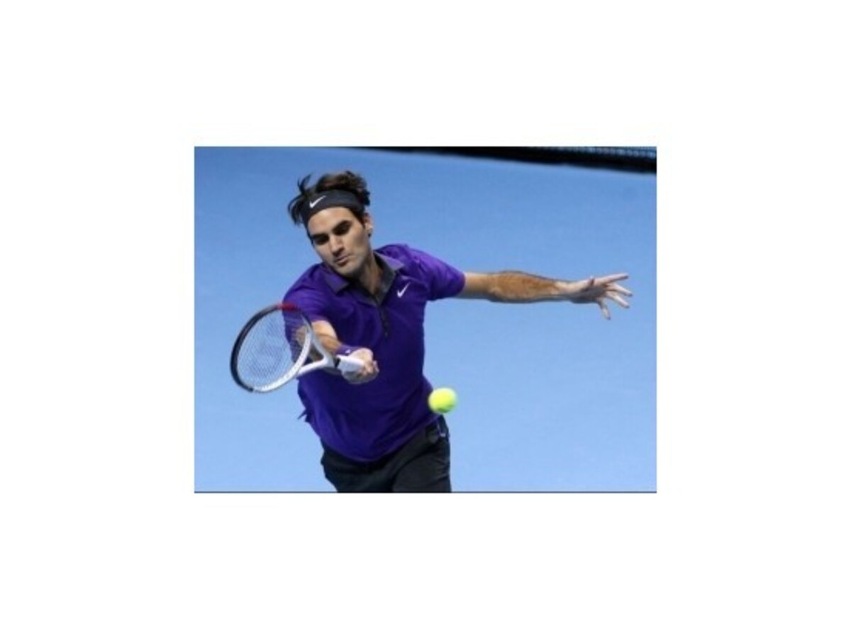 Federer začal v Londýne víťazne, má ďalší rekord