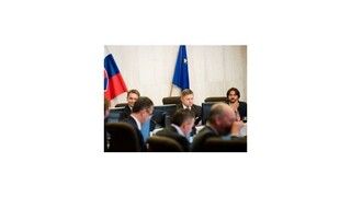 Podľa vlády opozícia pokračuje v zneužívaní justície na politiku