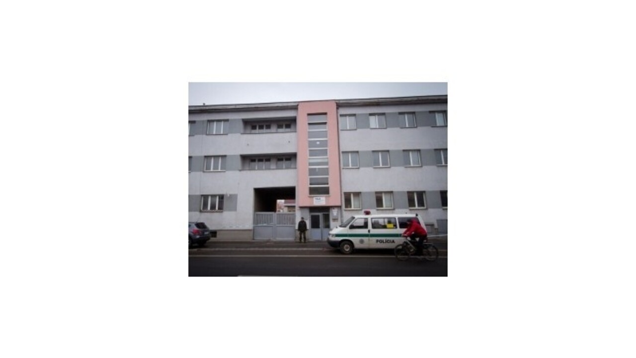 Muža obvineného v súvislosti so streľbou vo zvolenskej firme vzali do väzby