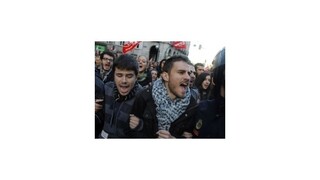 Do ulíc Ríma vyšli tisíce študentov a učiteľov