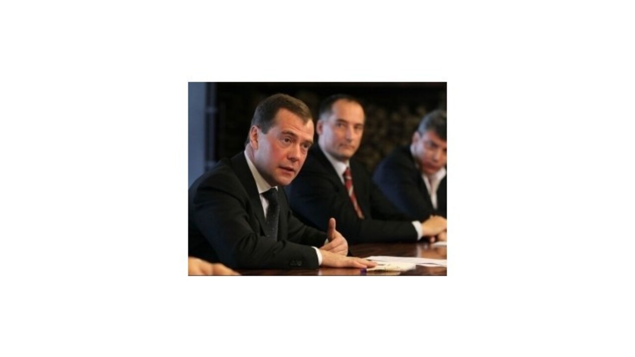 Medvedev kritizoval Francúzsko za podporu sýrskych povstalcov
