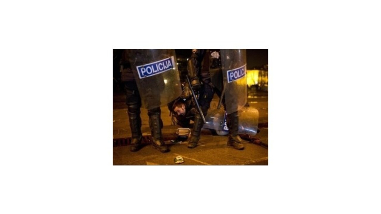 Protesty v Slovinsku si vyžiadali 15 zranených a 30 zatknutých