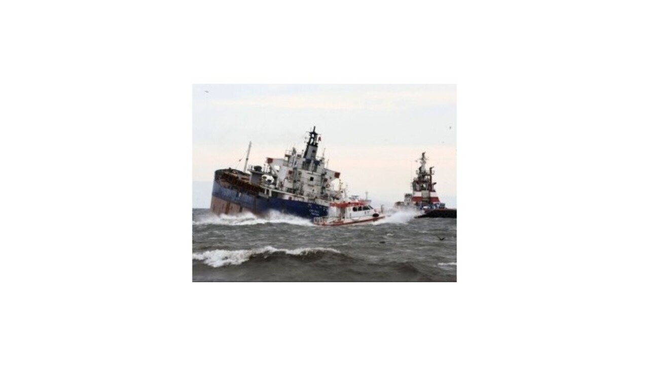 Pri Bospore sa potopila nákladná loď s Ukrajincami
