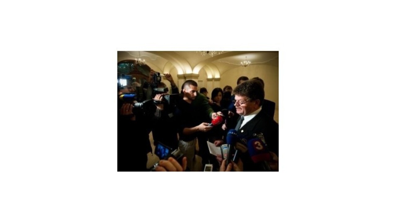 Zástupcovia štrajkujúcich škôl z Bratislavy sa stretli so šéfom odborov