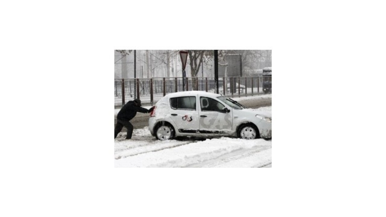 Vlaky už jazdia bez meškania, doprava trolejbusmi v Bratislave bola obnovená