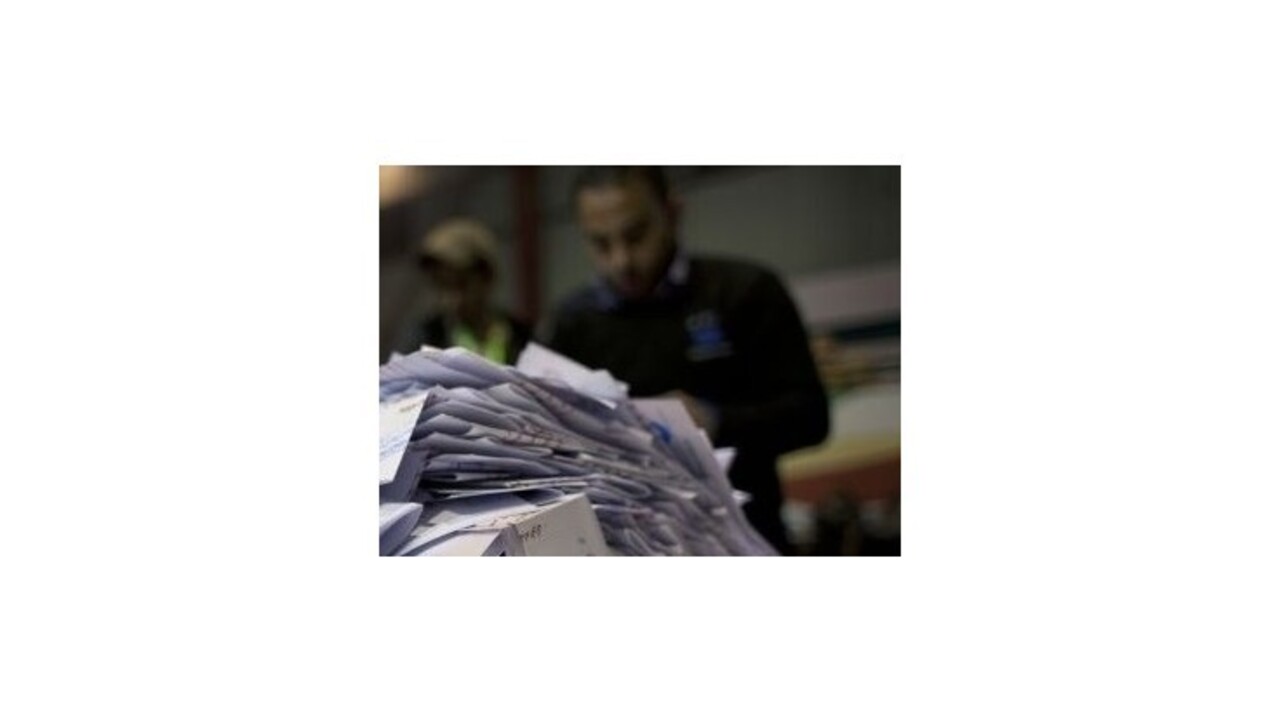 Egyptskú ústavu schválilo v referende 63,8 percenta voličov