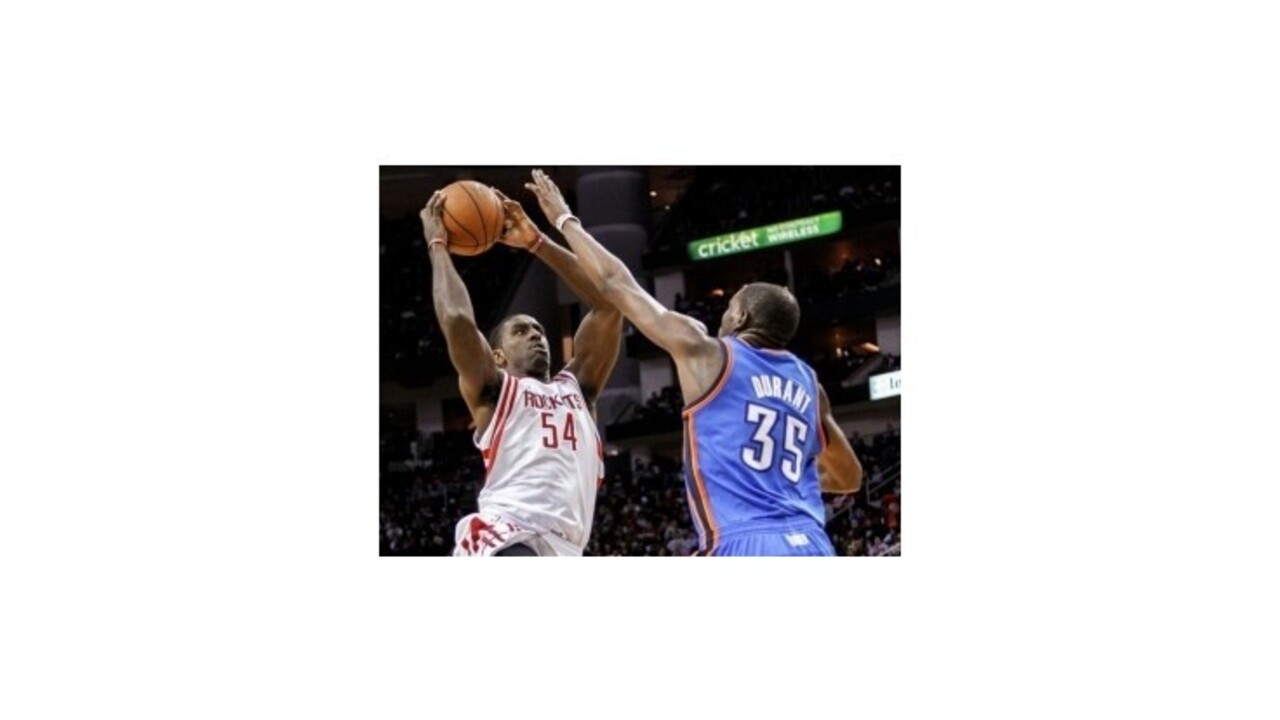 Basketbalisti Oklahomy deklasovali Houston jeho zbraňou
