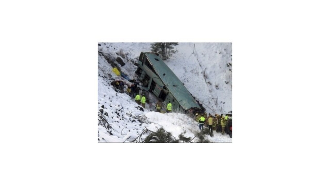 V Oregone sa z cesty zrútil autobus, zahynulo 9 ľudí