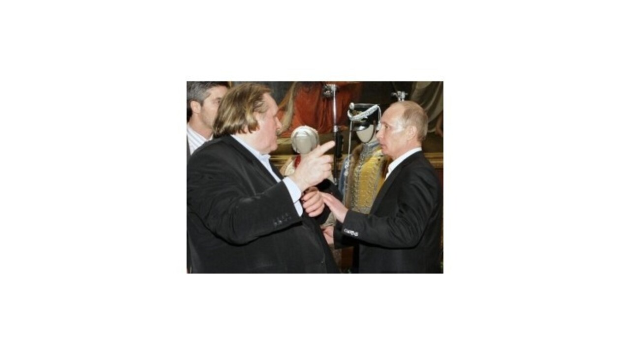 Gérar Depardieu pricestoval do Soči, kde sa zrejme stretne s Putinom