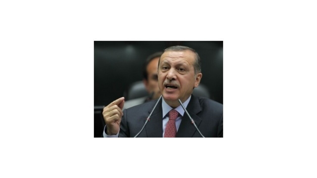 Turecký premiér žiada Francúzsko o objasnenie vrážd Kurdiek