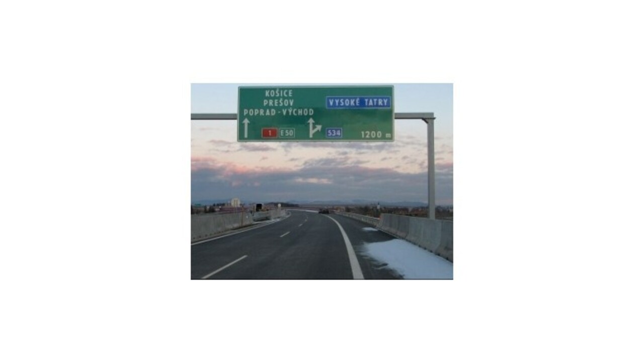 Diaľnice sú zjazdné, na D1 pozor na snehové jazyky
