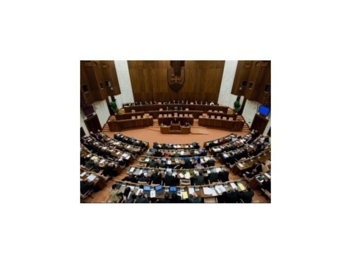 Opozícia začala boj proti novele o zelených energiách