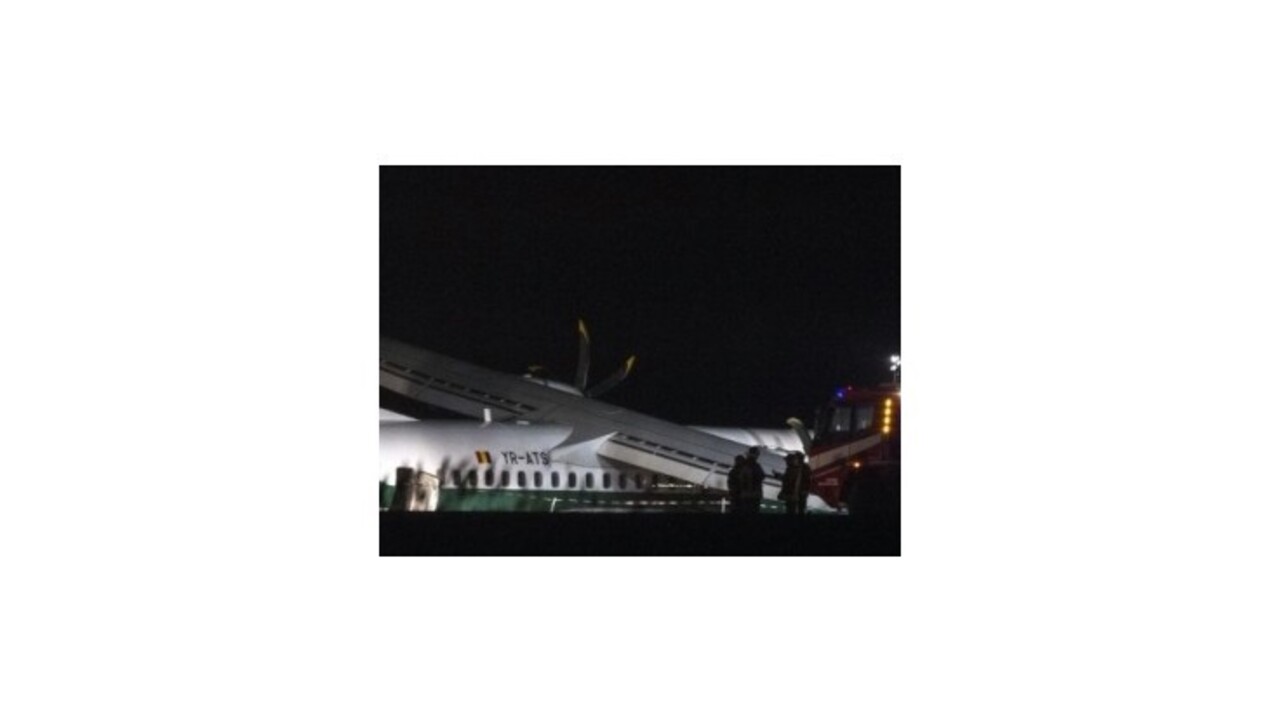 Lietadlo zišlo v Taliansku z dráhy, zranilo sa 16 ľudí