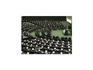 V iránskom parlamente sa strhla hádka