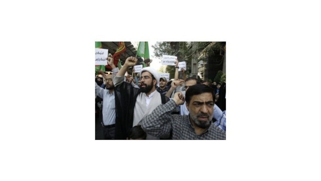 Smrť Amerike, skandujú demonštranti oslavujúci vznik republiky