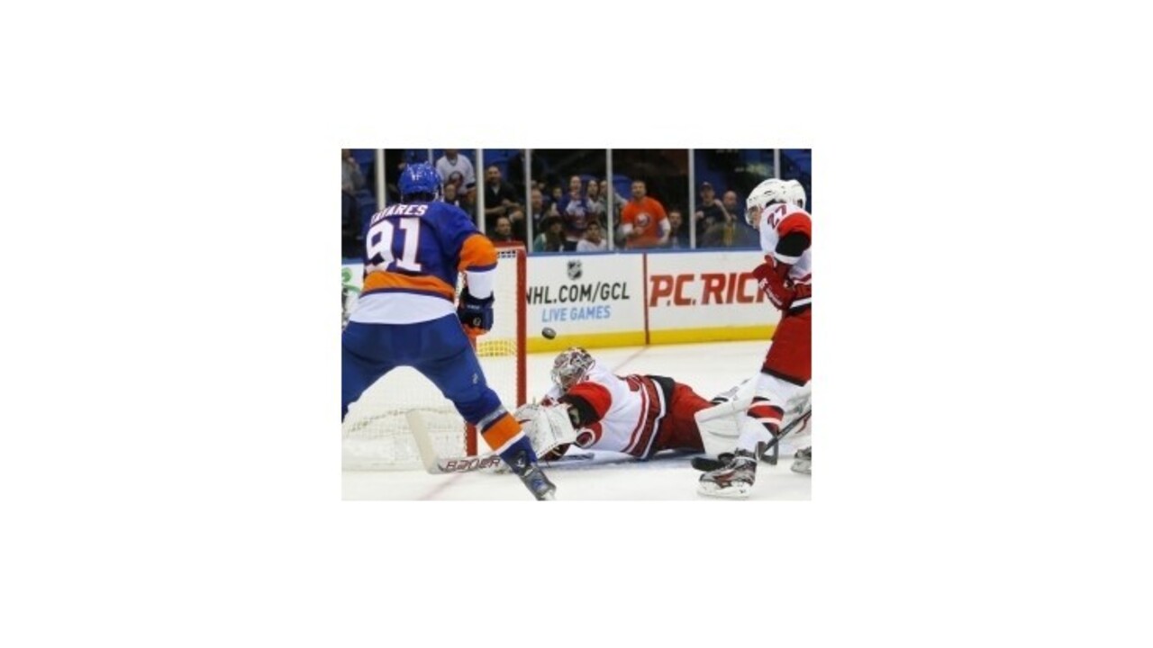 Višňovský si pripísal prvé body pri prehre Islanders