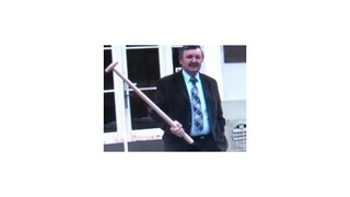 Rimavskosobotský primátor poslal Ficovi lopatu