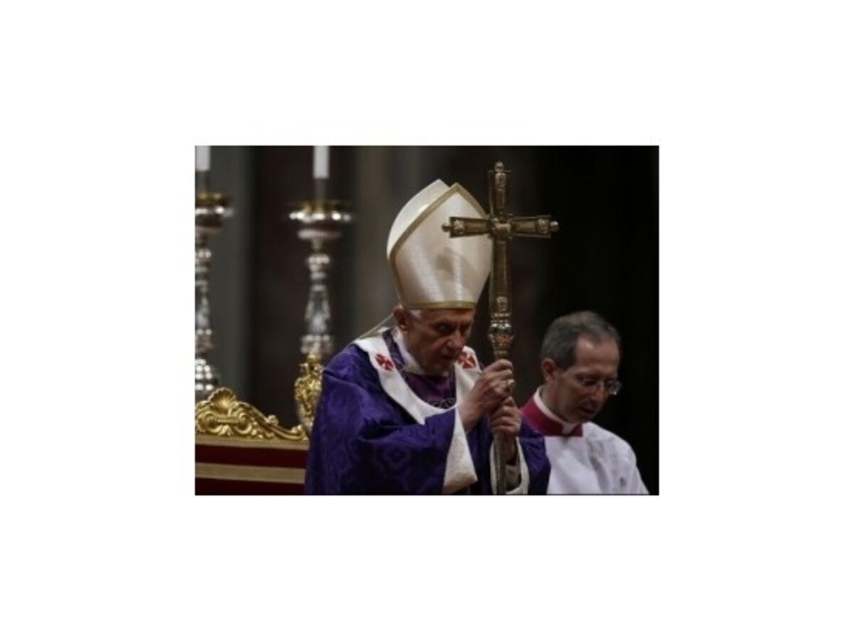 Pápež Benedikt XVI. sa prihovoril ľuďom na predposlednej modlitbe