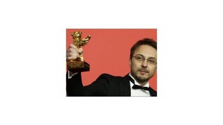 Zlatého Medveďa si z Berlína odniesol film Pozícia dieťaťa