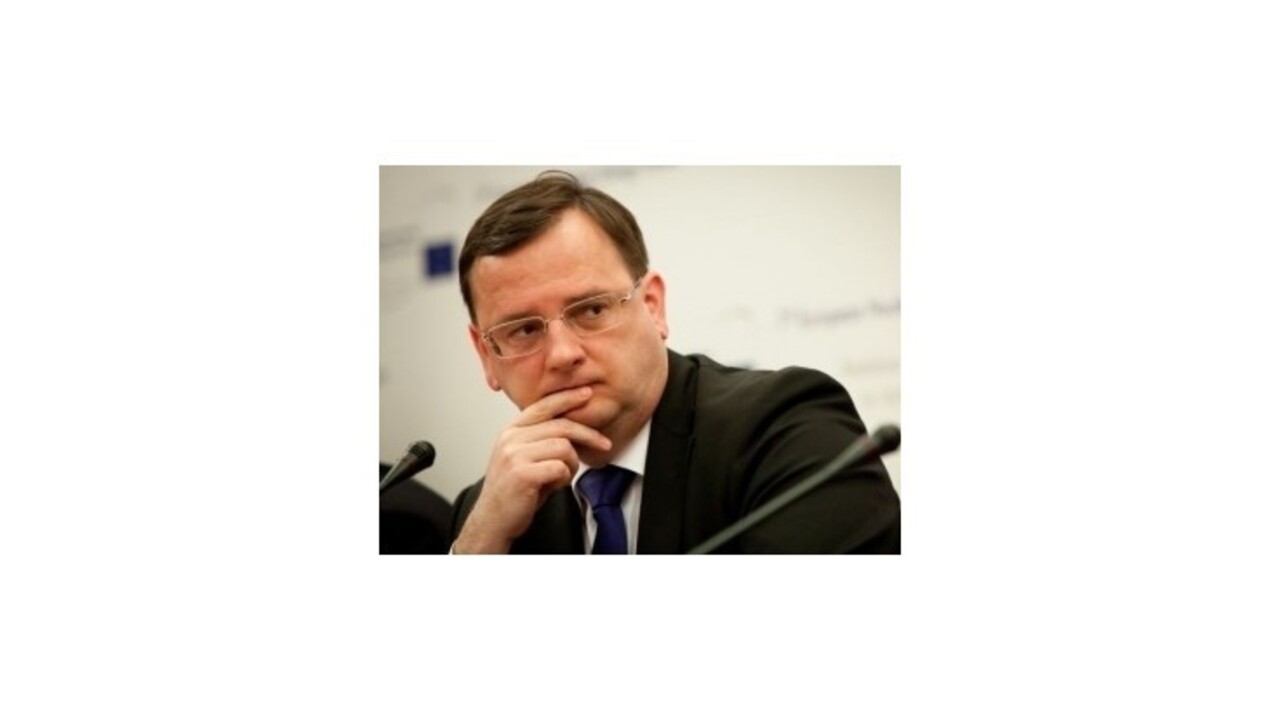 Česká vláda podpísala s cirkvami zmluvu o miliardových reštitúciách