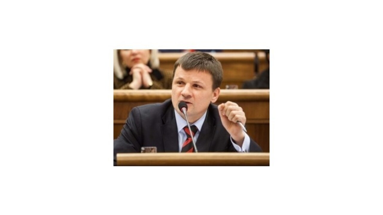 Poslanec Hlina chystá web so živými zábermi z parlamentu