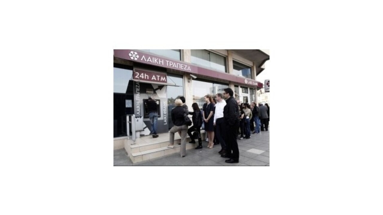 Cyprus ponúkne zahraničným investorom za straty v bankách občianstvo