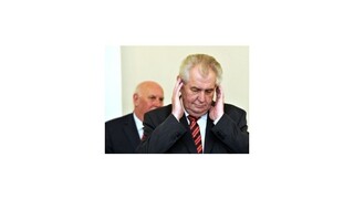 Zeman chce presadiť Klausovú cez premiéra a obísť Schwarzenberga