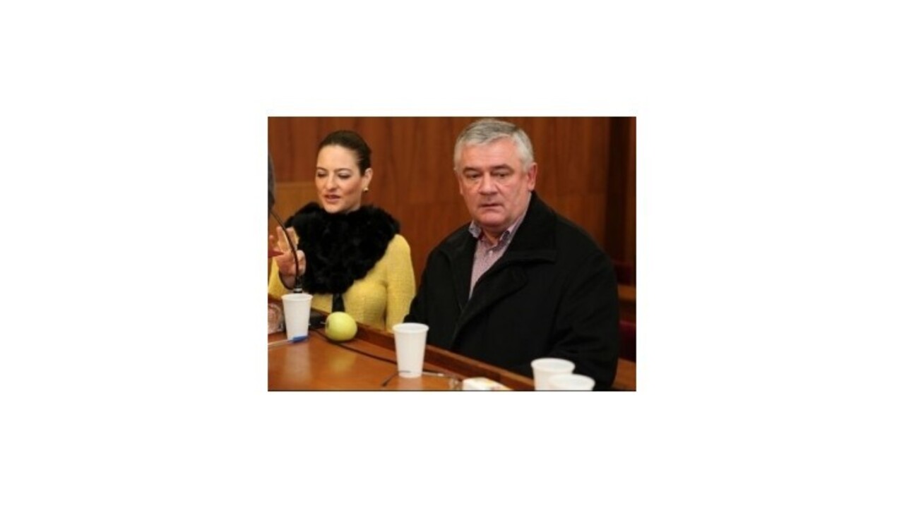 Slota sa pustil do Danka: Je to polocigán, ktorý klame