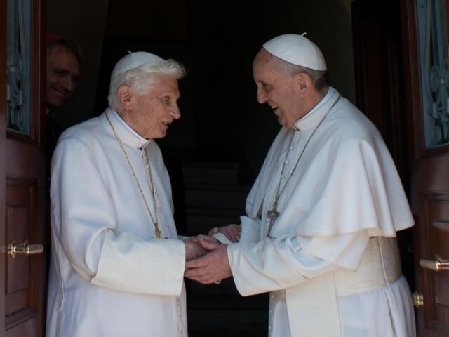 Vatikán v súvislosti so správou o sexuálnom zneužívaní obhajuje Benedikta XVI.