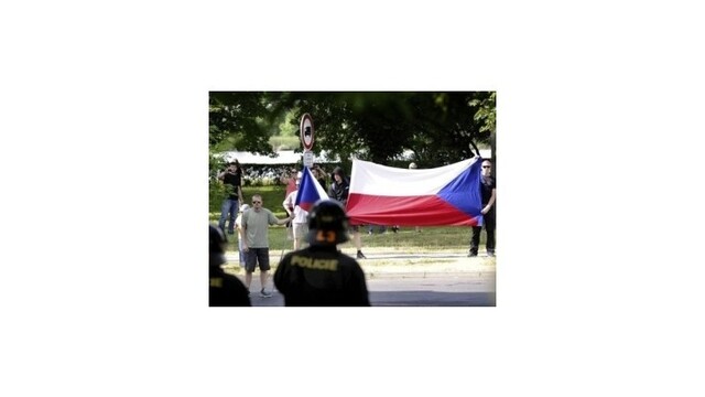 Po bojoch v Duchcove skončilo v rukách policajtov 22 osôb