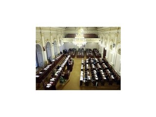 Rozpustenie českej Snemovne ohrozujú hypotéky poslancov