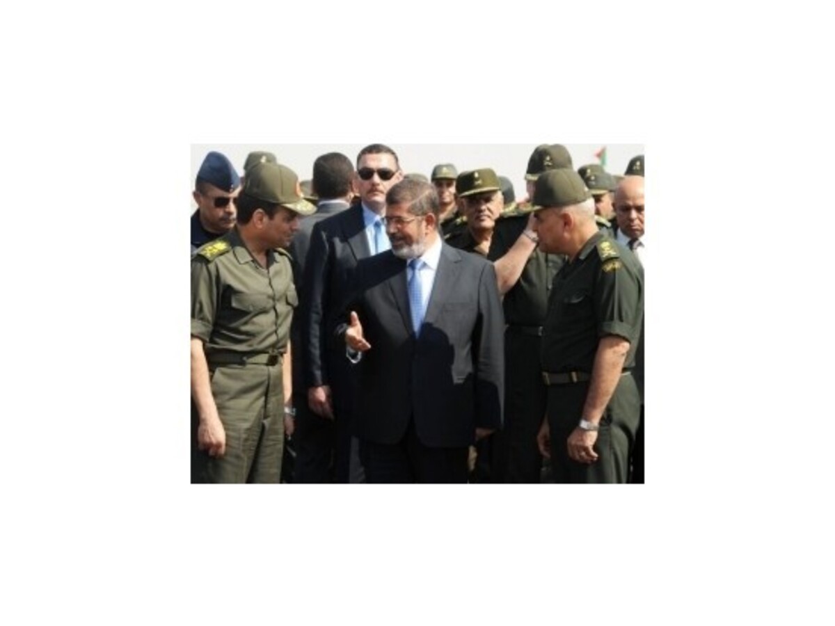 Kríza v Egypte: Armáda zadržala vodcu Moslimského bratstva