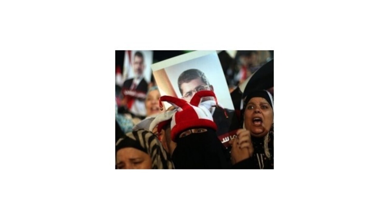 V uliciach Egypta sa búri najviac ľudí od pádu Mubaraka