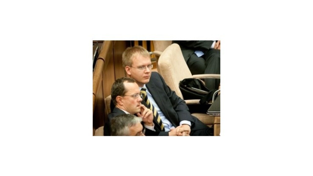 Nové majetkové priznania sa zatiaľ odkladajú, chýba vyjadrenie Smeru-SD